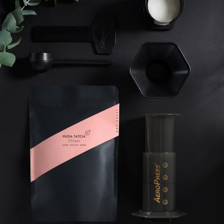 Kaffeekirsche Roastery Let's Aeropress Baby Geschenk, kompakte Kaffeepresse für frischen Kaffee in schönem Geschenkpaket